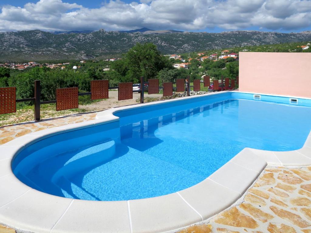 Bazén v ubytovaní Holiday Home Valek by Interhome alebo v jeho blízkosti