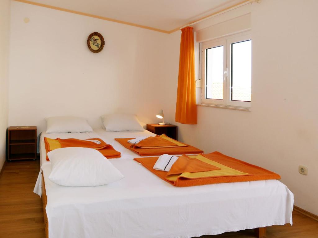 Posteľ alebo postele v izbe v ubytovaní Apartment Rudez-2 by Interhome
