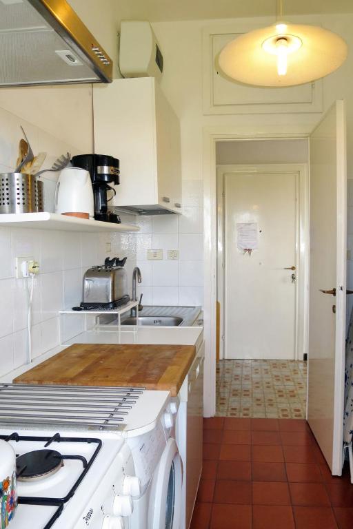 Kuchyňa alebo kuchynka v ubytovaní Apartment Algamarina by Interhome