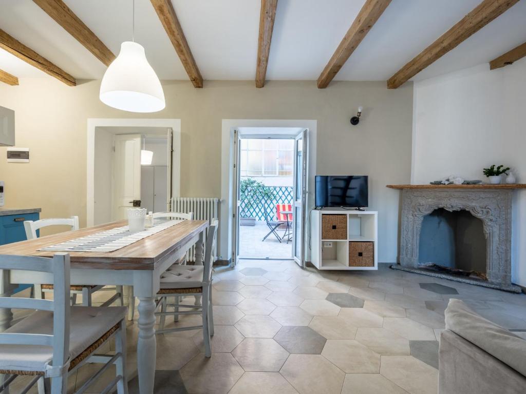 Televízia a/alebo spoločenská miestnosť v ubytovaní Apartment Stella Blu by Interhome