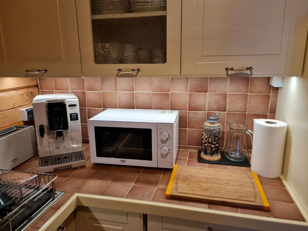Kuchyňa alebo kuchynka v ubytovaní Apartamenty SPOKOLOKO Letniczówka Widoki