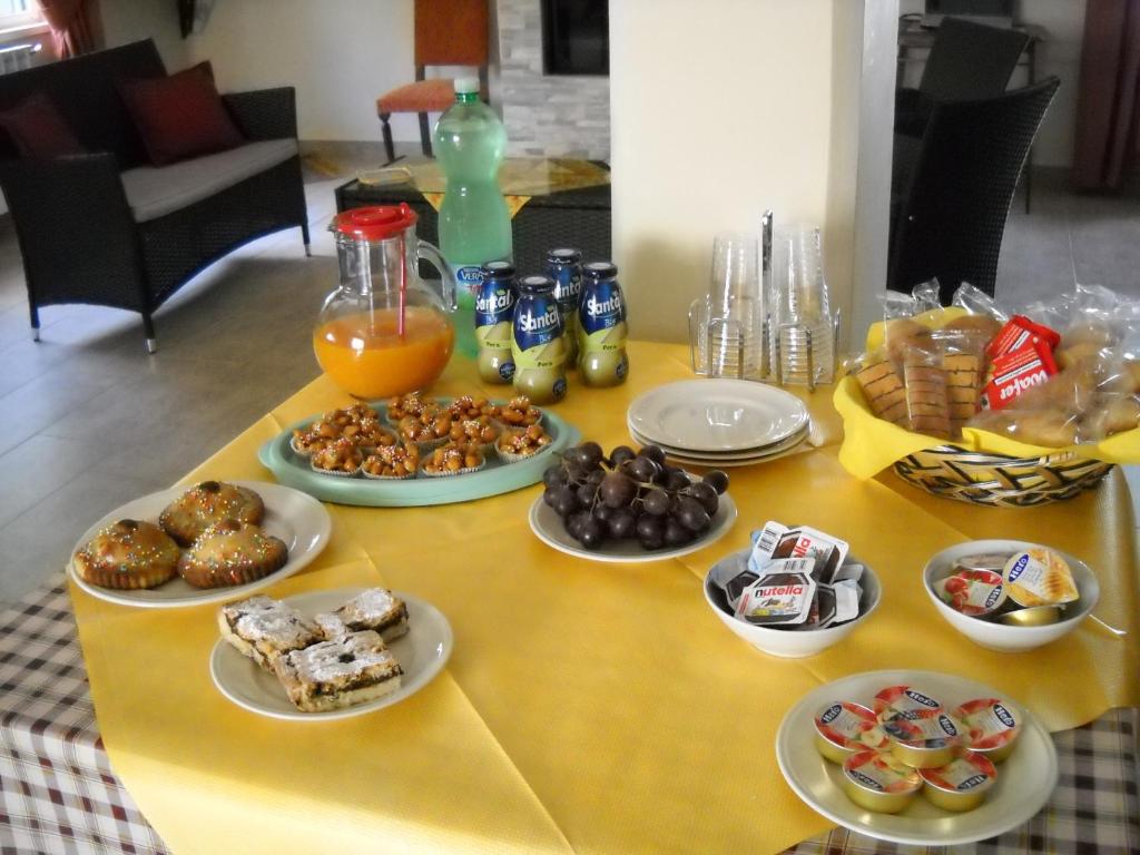 Jedlo v ubytovaní bed & breakfast alebo blízkom okolí
