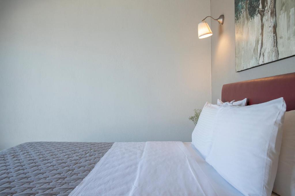 Postel nebo postele na pokoji v ubytování Zefyros Sea View Hotel
