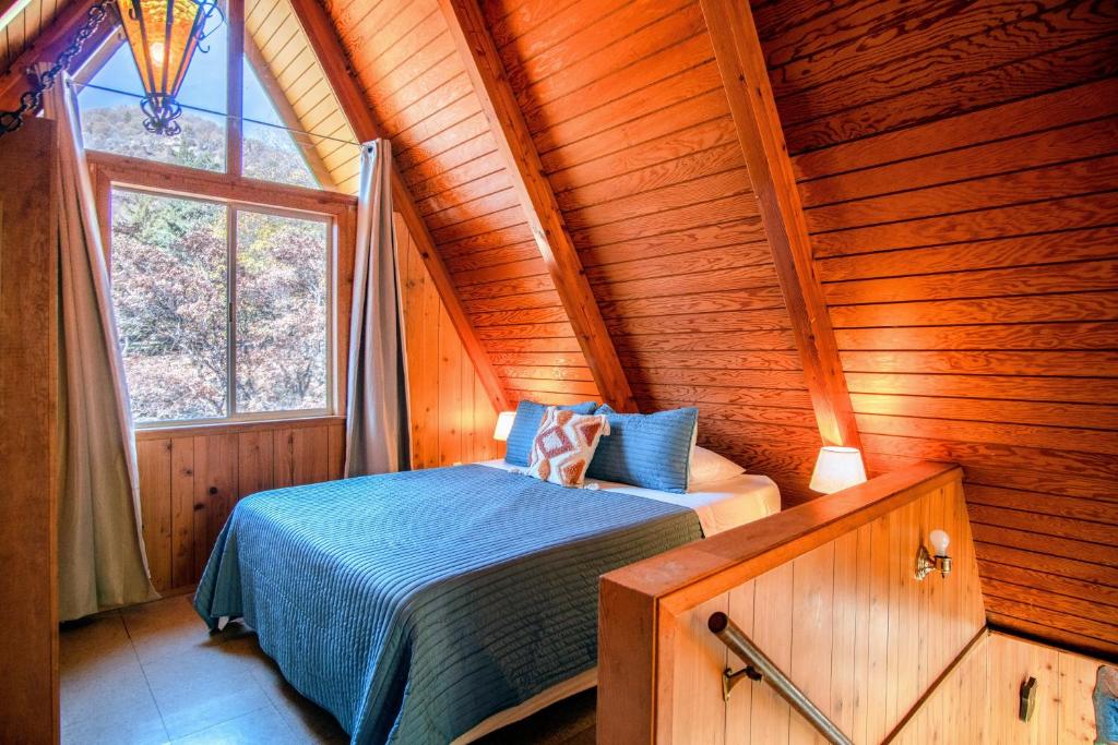 Sequoia A-Frame - Giant Sequoia National Monument, Tule River, Trail