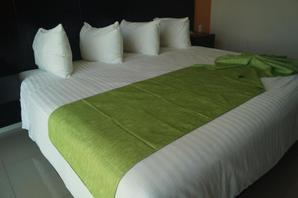 Hotel Torres Eugenia - Luxury Triple Room