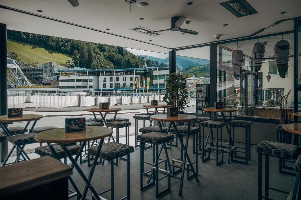 Nespecifikovaný výhled na hory nebo výhled na hory při pohledu z hotelu