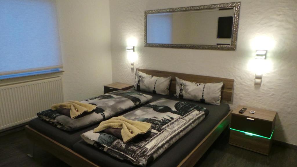 Postel nebo postele na pokoji v ubytování Gästehaus Metropolitan
