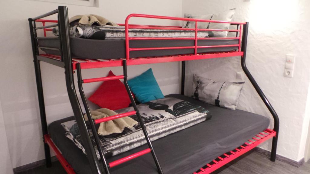 Postel nebo postele na pokoji v ubytování Gästehaus Metropolitan
