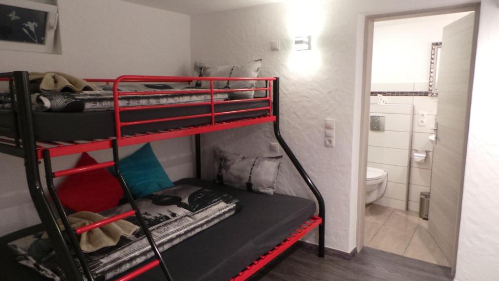 Postel nebo postele na pokoji v ubytování Gästehaus Metropolitan