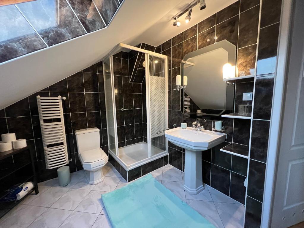 Kúpeľňa v ubytovaní Comfort Zone Ostróda Villa Apartment C