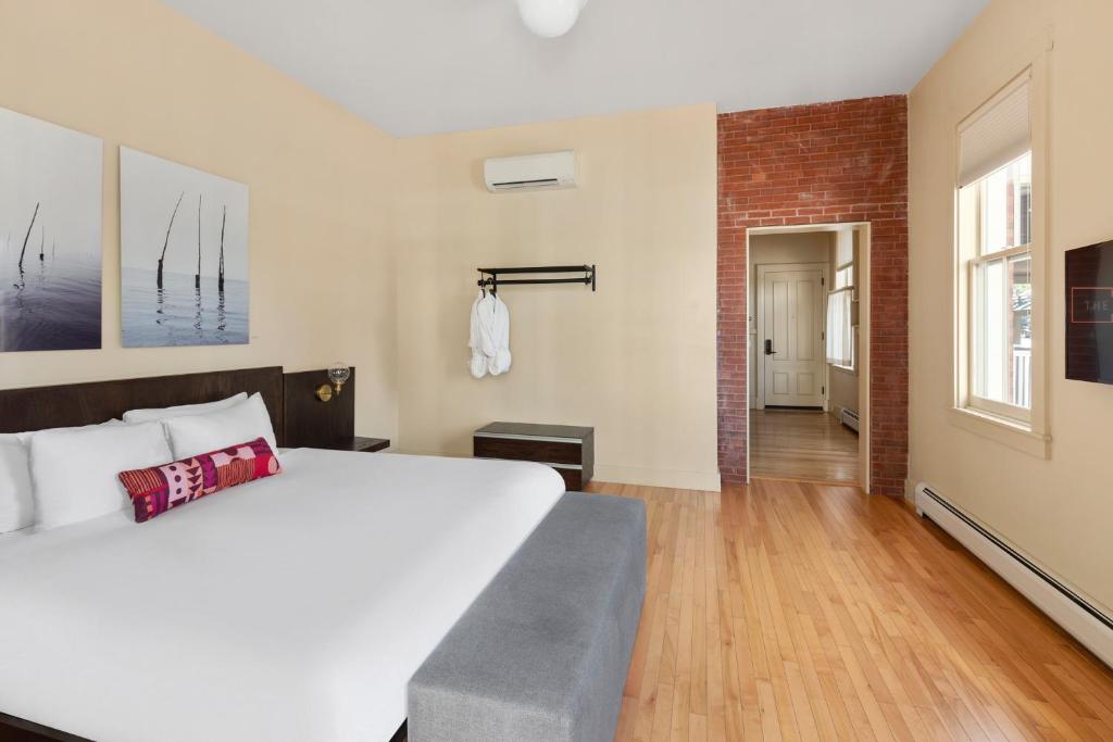 The Francis Hotel - King Suite Met Balkon