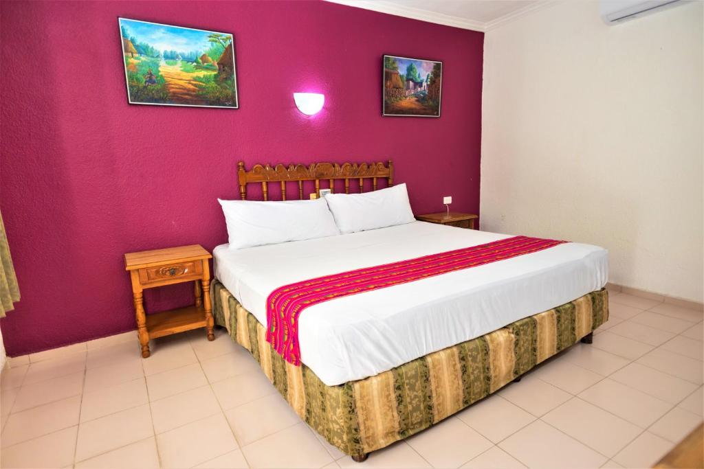 Postel nebo postele na pokoji v ubytování Hotel San Juan Mérida