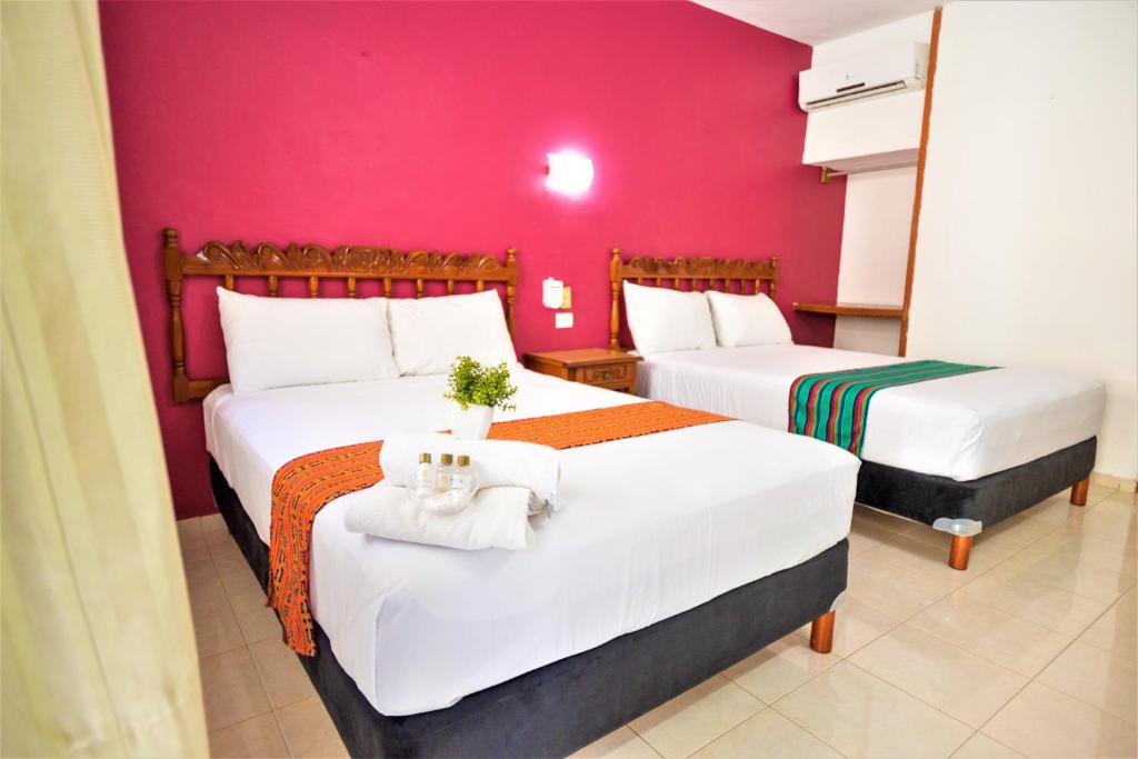 Postel nebo postele na pokoji v ubytování Hotel San Juan Mérida
