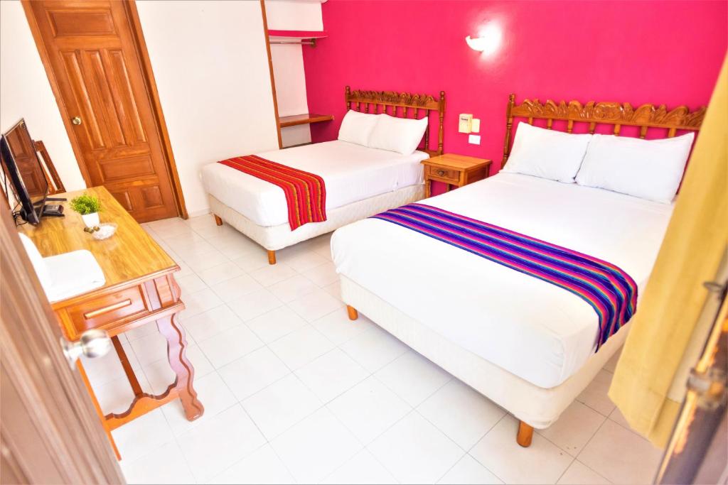 Postel nebo postele na pokoji v ubytování Hotel San Juan Mérida