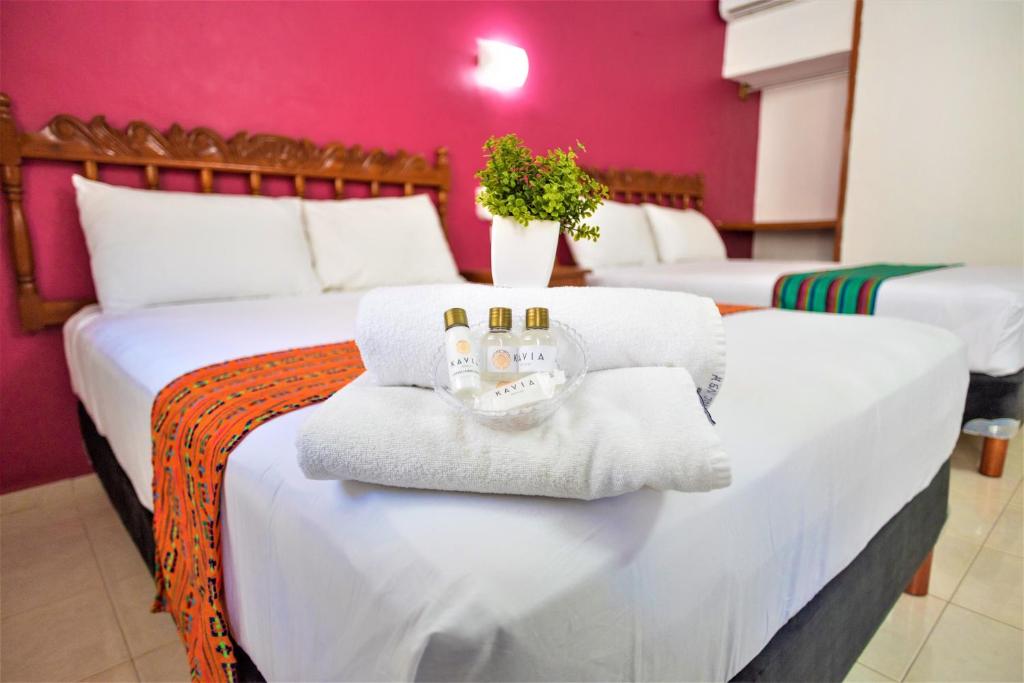 Postel nebo postele na pokoji v ubytování Hotel San Juan Mérida
