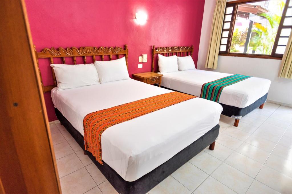 Postel nebo postele na pokoji v ubytování Hotel San Juan Mérida
