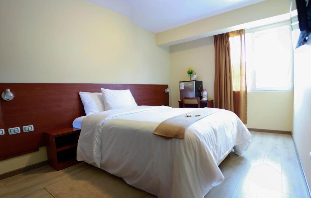 Postel nebo postele na pokoji v ubytování Hotel Las Palmas