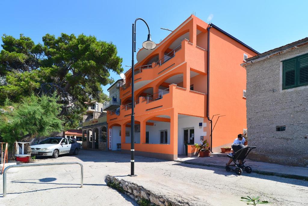 Budova, v ktorej sa apartmán nachádza