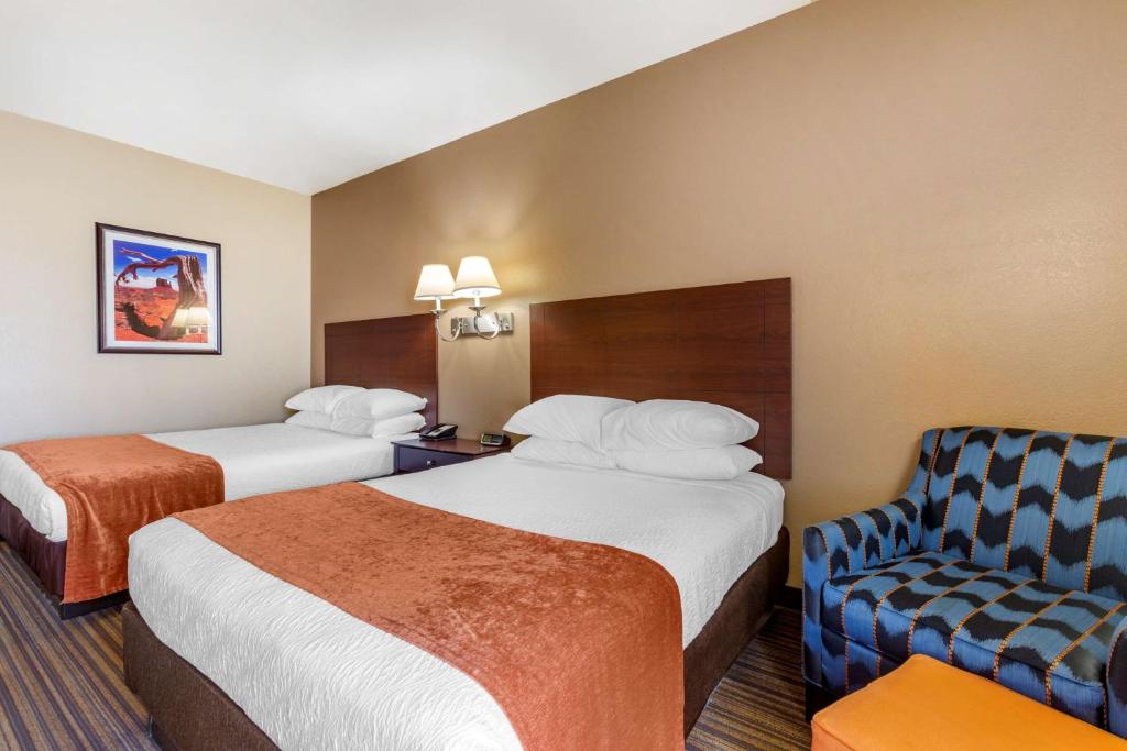 Postel nebo postele na pokoji v ubytování Best Western Plus Winslow Inn
