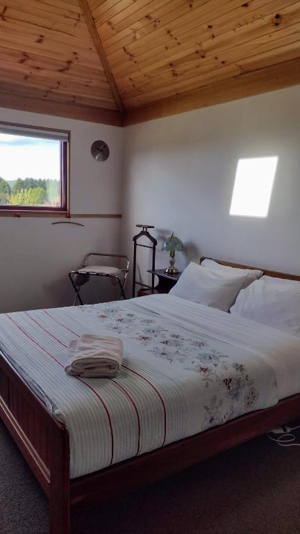 Postel nebo postele na pokoji v ubytování Cherry Top Farmstay - Boutique Eco Village