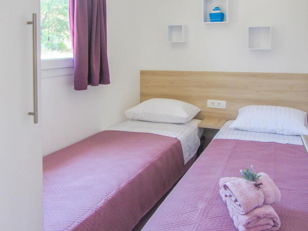 Posteľ alebo postele v izbe v ubytovaní Mobile home Opal 2