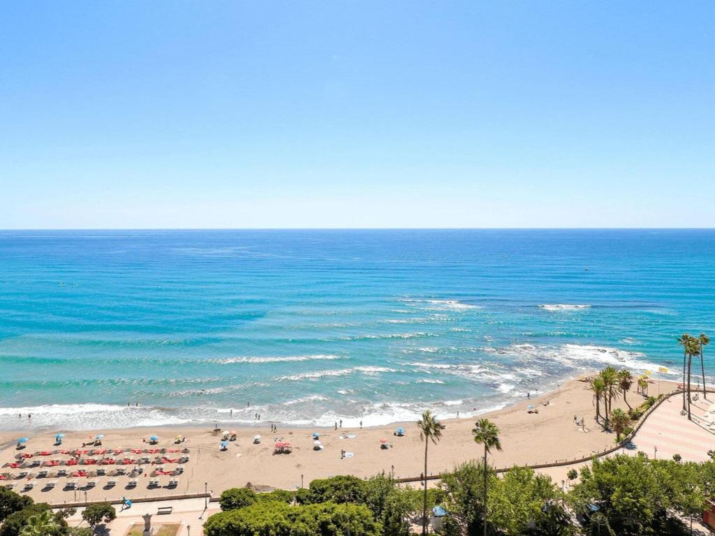 Zdjęcie z galerii obiektu Belvilla by OYO Apartamento Benal beach w Maladze
