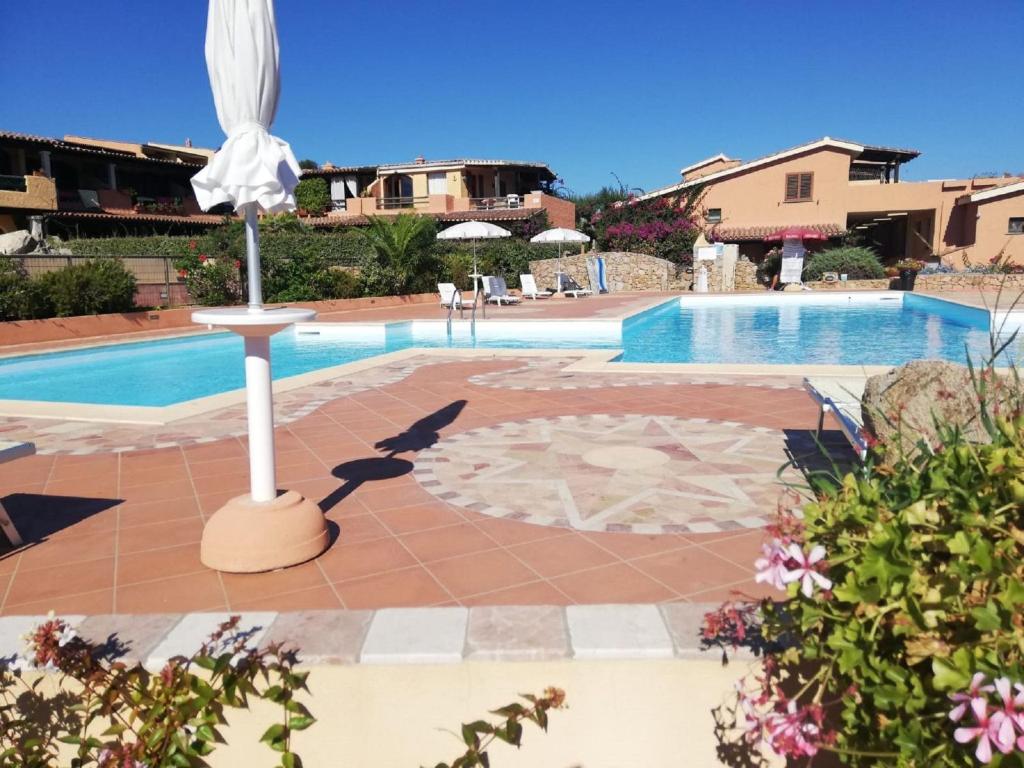 Bazén v ubytování Snug holiday home in Marinella with shared pool nebo v jeho okolí