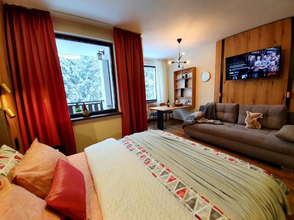 TV a/nebo společenská místnost v ubytování Pinewood ANG luxurious apartment A32