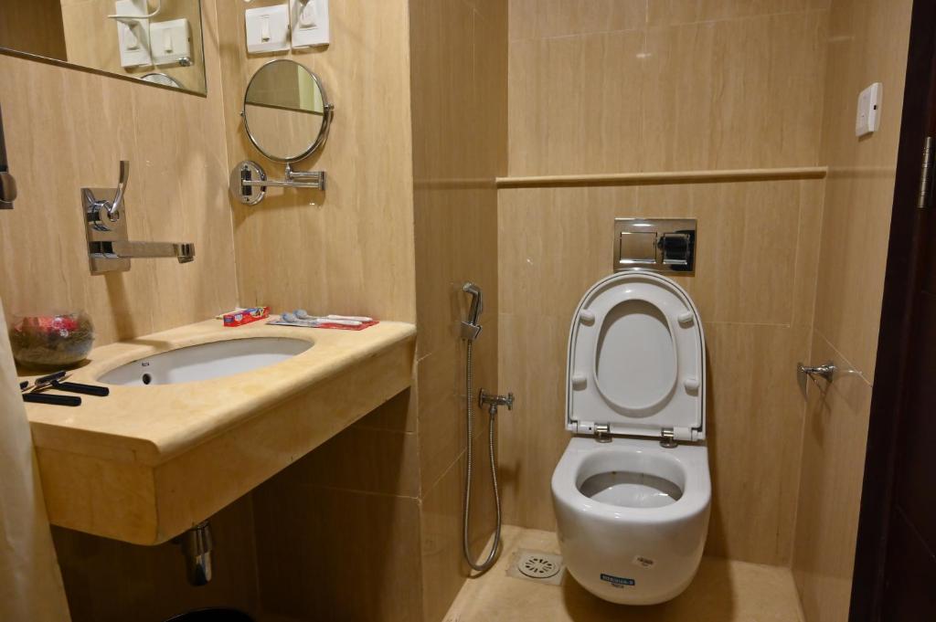 Koupelna v ubytování Raaj Bhaavan Clarks Inn Chennai