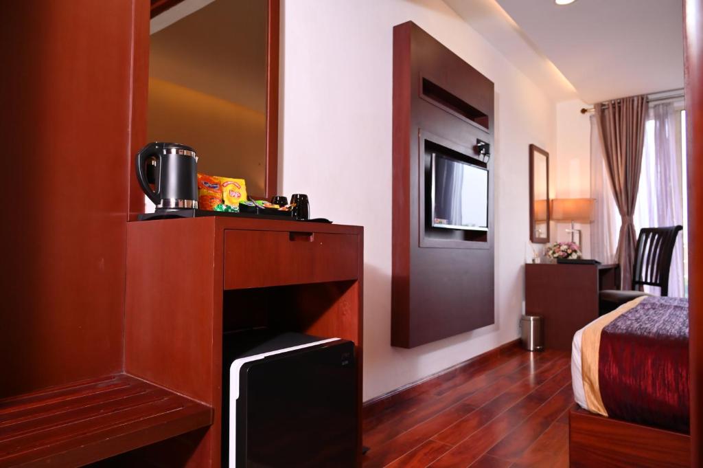 Kuchyň nebo kuchyňský kout v ubytování Raaj Bhaavan Clarks Inn Chennai