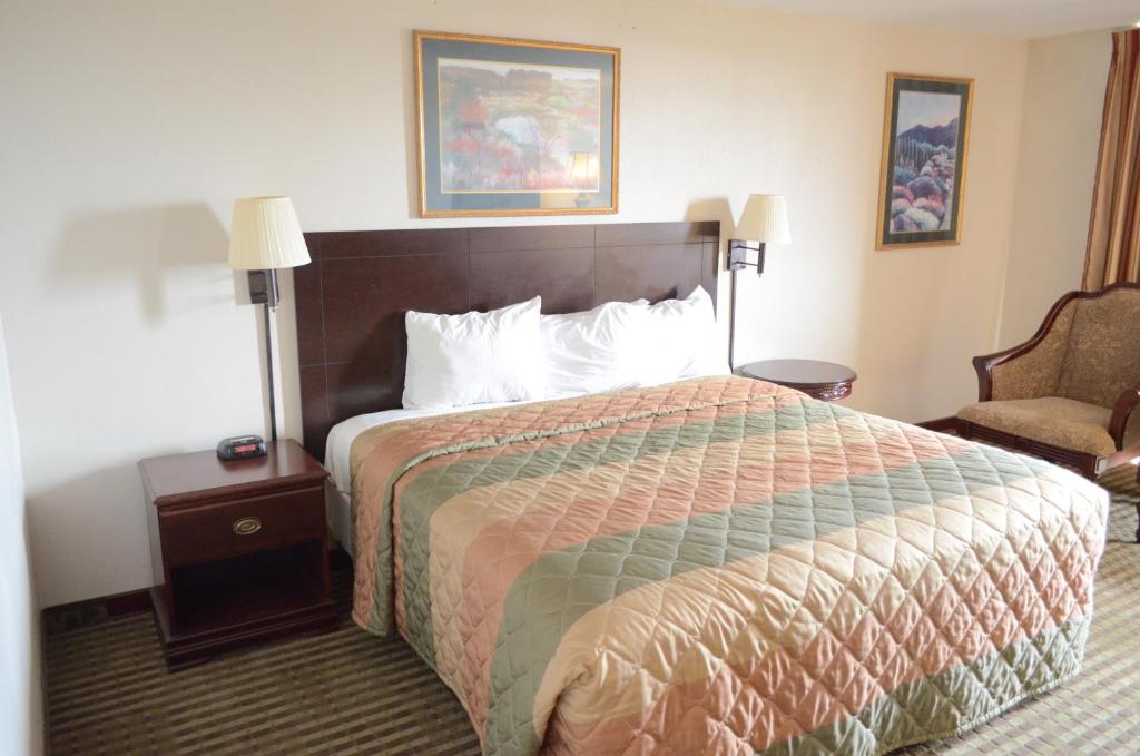 Postel nebo postele na pokoji v ubytování Romana Hotel - Houston Southwest