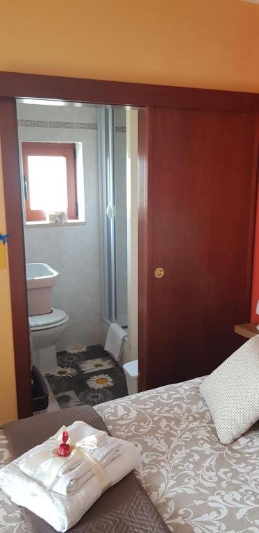 Postel nebo postele na pokoji v ubytování Sassi's Loft