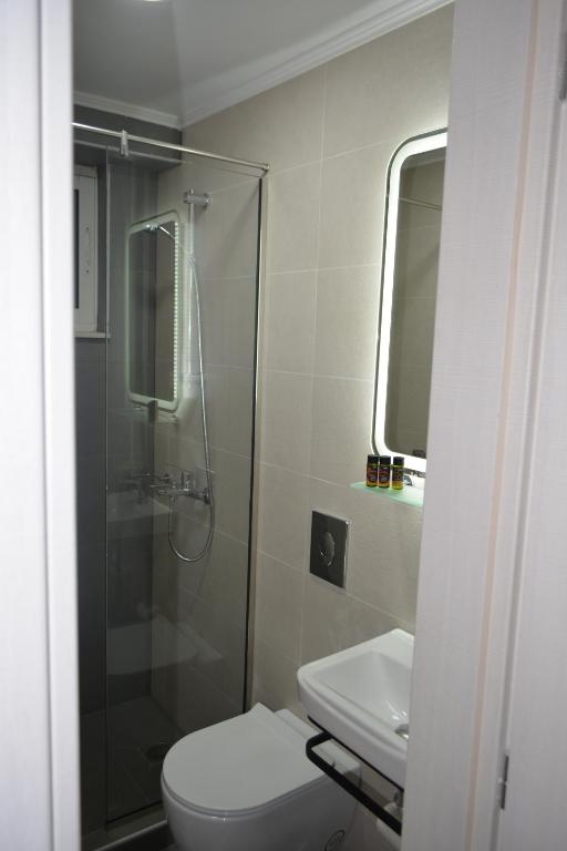 Koupelna v ubytování Lefka Ori City Rooms