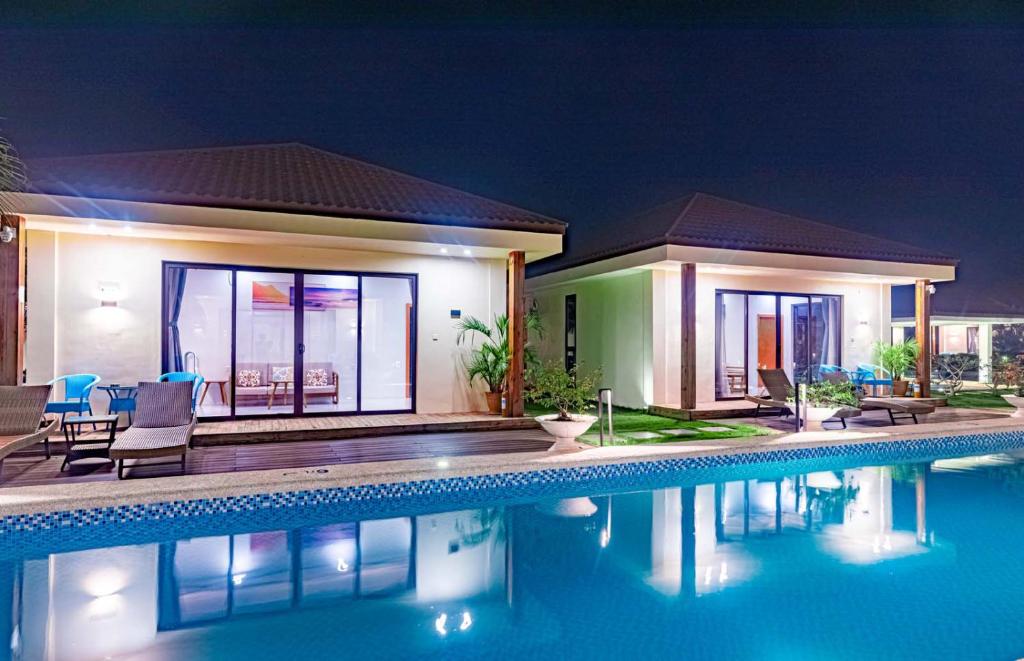 Bazén v ubytování Amphitrite Resort nebo v jeho okolí