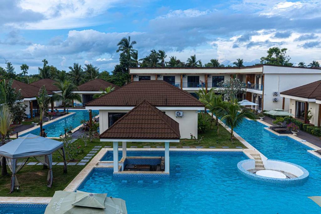 Bazén v ubytování Amphitrite Resort nebo v jeho okolí