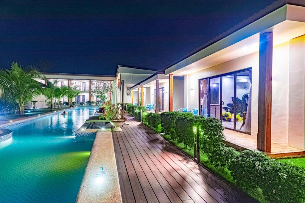 Bazén v ubytování Amphitrite Resort nebo v jeho okolí