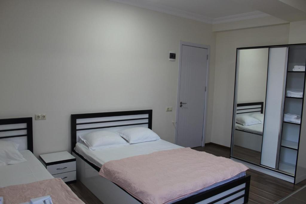 Postel nebo postele na pokoji v ubytování KISI Hotel
