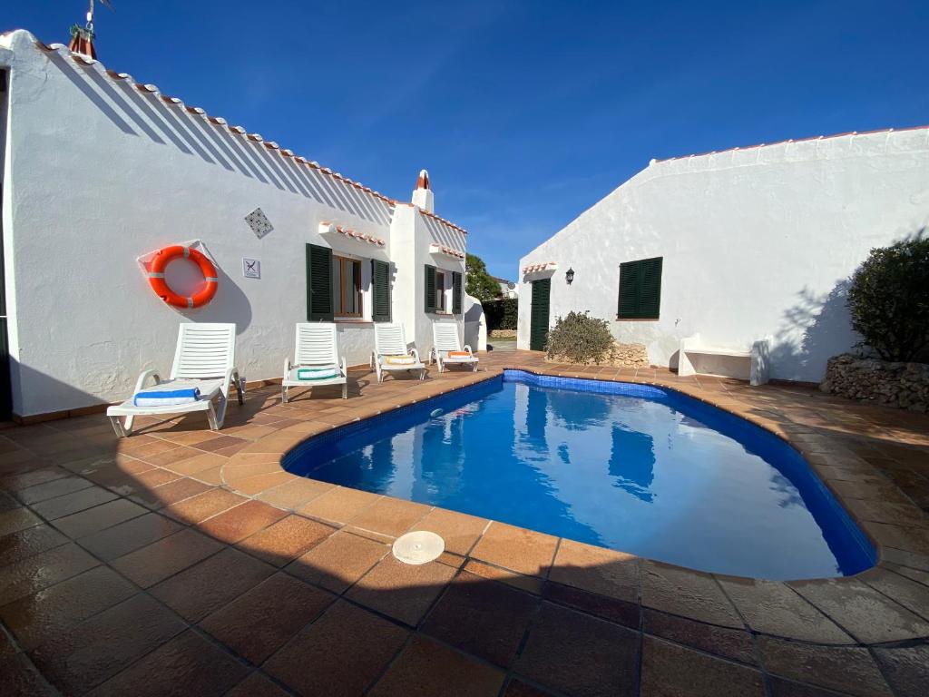 Bazén v ubytovaní Villa con piscina privada y gran jardín alebo v jeho blízkosti