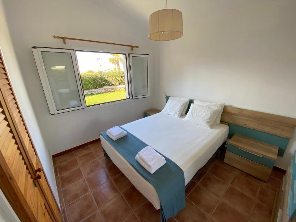 Posteľ alebo postele v izbe v ubytovaní Villa con piscina privada y gran jardín
