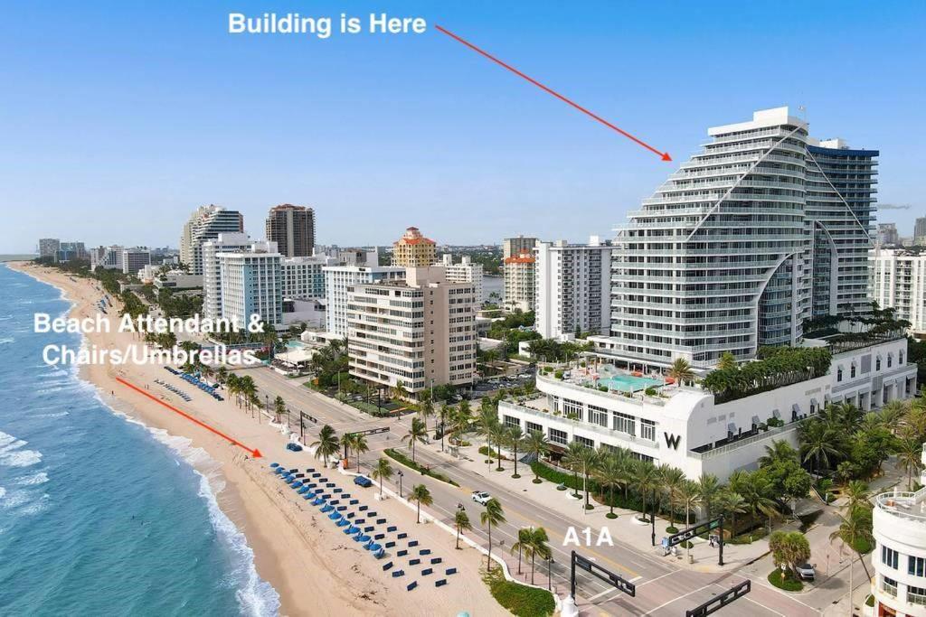 una vista aérea de la playa y el océano en W Hotel Ftl Beach Oceanview 2Bed 2Bath Condo Resort, en Fort Lauderdale