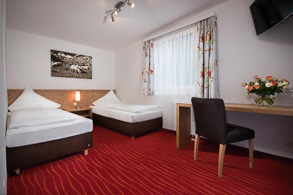 A bed or beds in a room at Hotel Resch