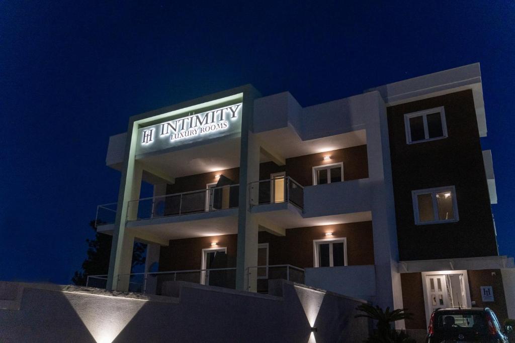 Budova, kde se hotel nachází