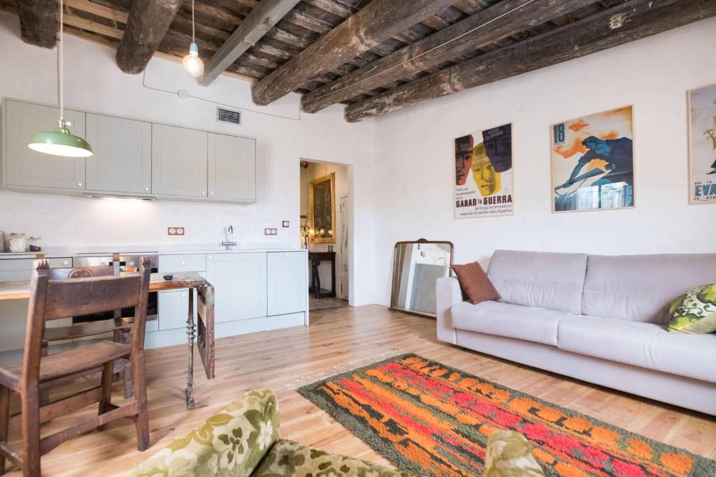 Housity - Traditional apartment in the heart of Barcelona old City