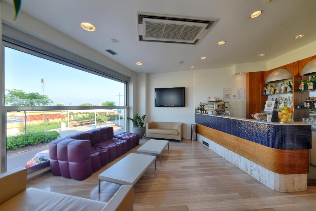 TV a/nebo společenská místnost v ubytování Hotel Rex - Fronte mare Riccione