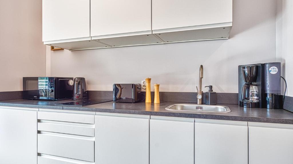 Kuchyňa alebo kuchynka v ubytovaní Apartament Triventi 98 z Widokiem- 5D Apartamenty