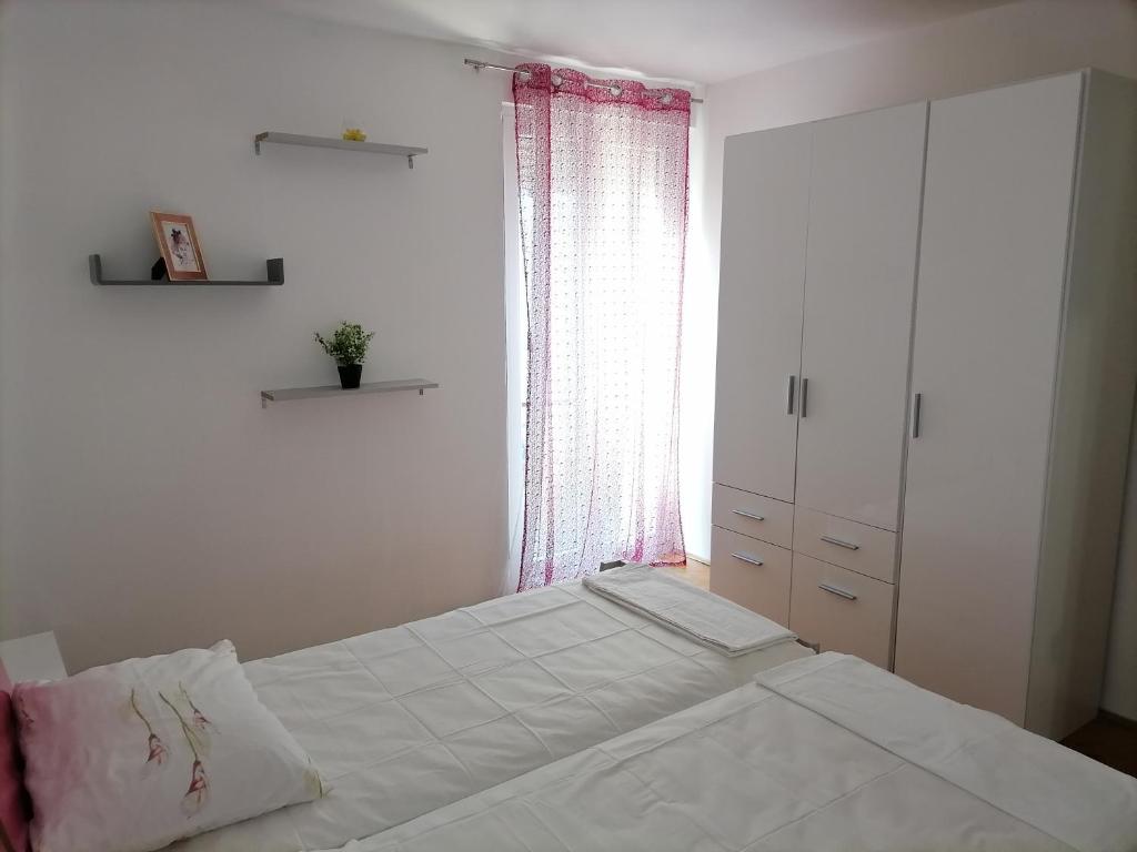 Posteľ alebo postele v izbe v ubytovaní Apartman Nela