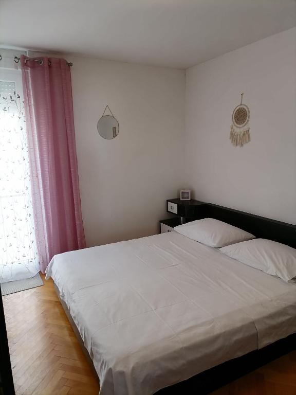 Posteľ alebo postele v izbe v ubytovaní Apartman Nela