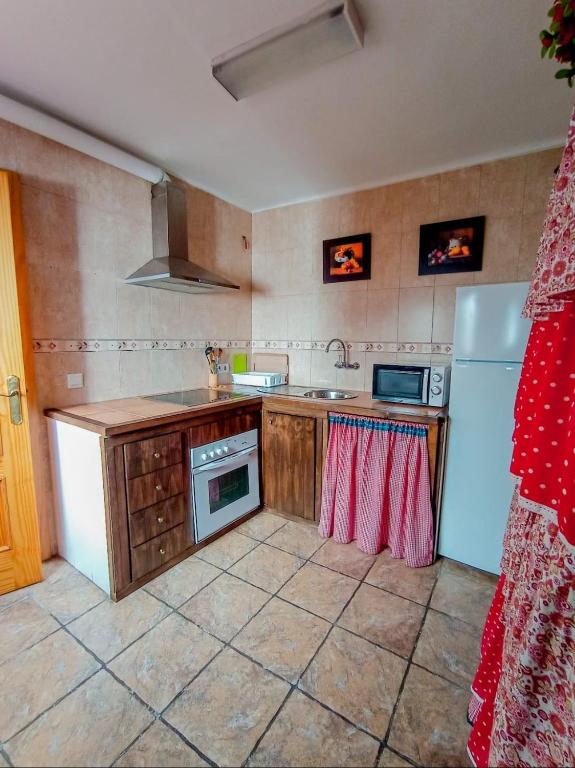 Kuchyň nebo kuchyňský kout v ubytování Apartamento Las Flores, disfruta en el Centro de Ronda