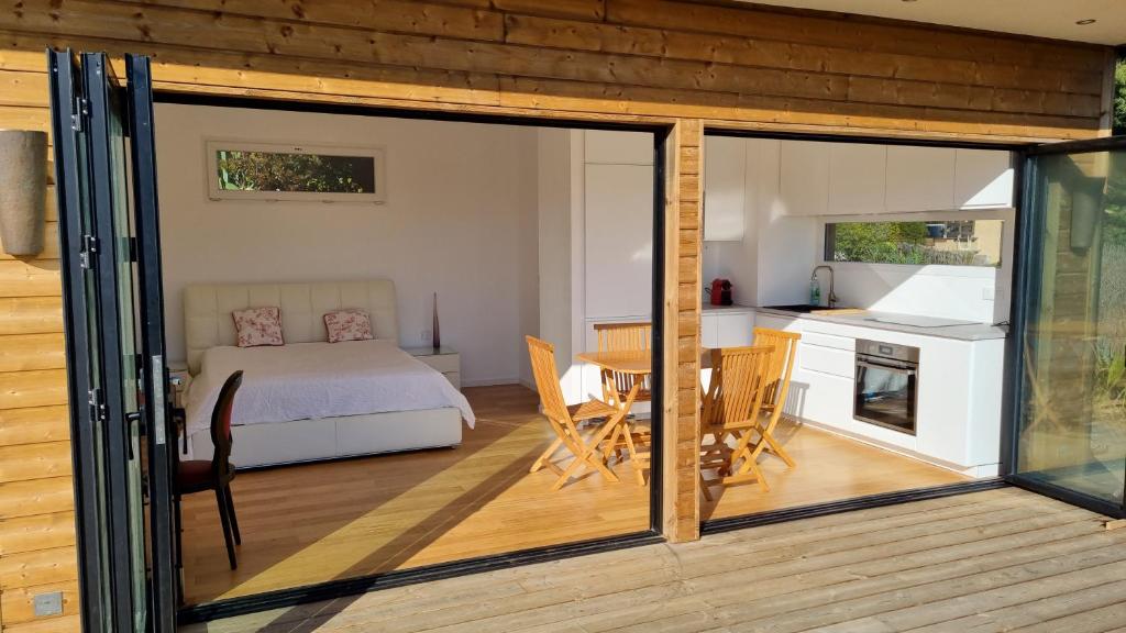 CHALET CONTEMPORAIN LES LAURIERS SUR L'ÎLE DU LEVANT - Housity