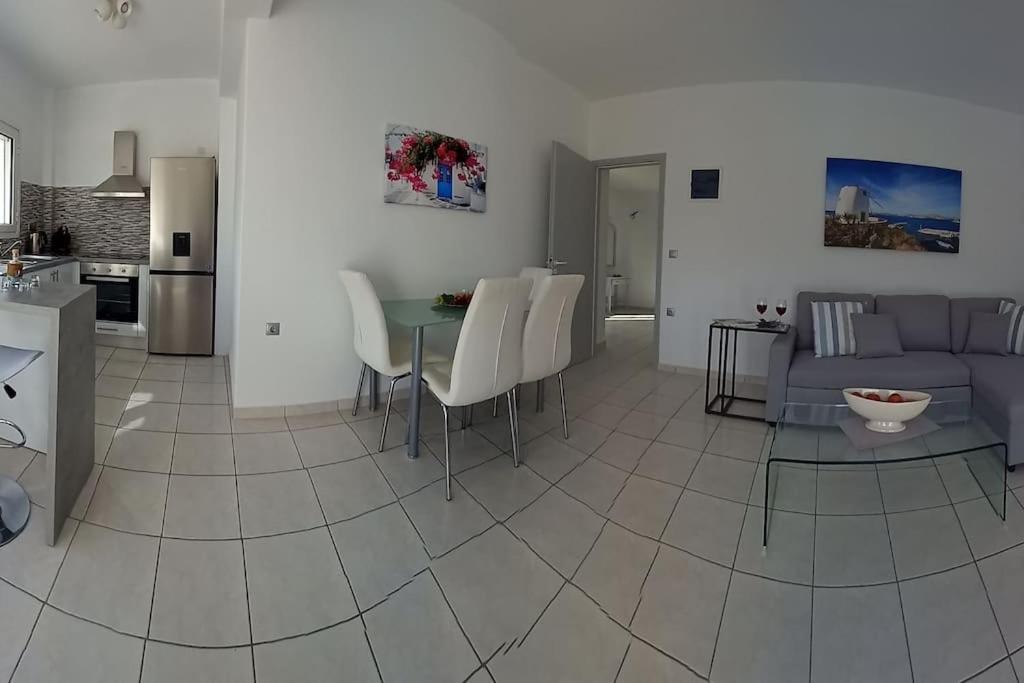 Kuchnia lub aneks kuchenny w obiekcie WONDERFULL SEA VIEW II